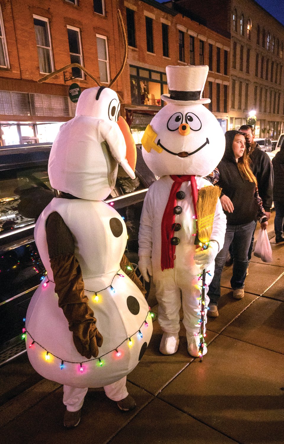 Luminaria and living windows light up the night Galena Gazette